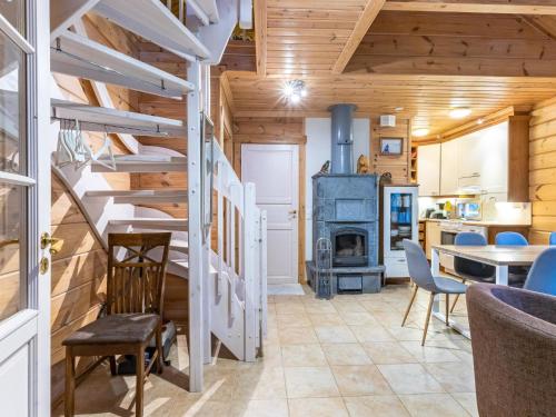 Køkken eller tekøkken på Holiday Home Honkahovi by Interhome