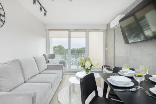 Porta Mare Apartament Blisko Plaży z Klimatyzacją i Parkingiem by Rent like home