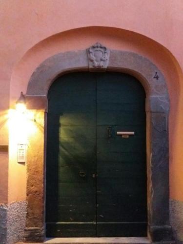 an archway with a green door in a building at La Corte Dei Cappuccini in Bergamo