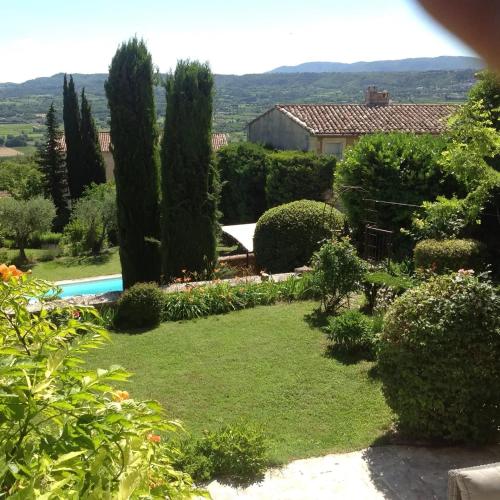 Photo de la galerie de l'établissement Villa familiale avec piscine privée à Lacoste – 250 m², à Lacoste