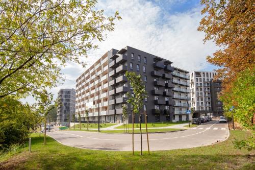 a building in the middle of a street at Stylish Simplicity - 1BDR Cozy Stay in Vilnius in Kontverki