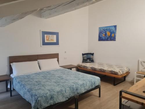 A bed or beds in a room at Carrera Home Appartamenti Verona - Bike Hotel