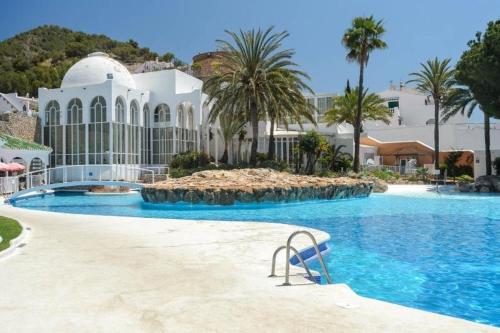 Πισίνα στο ή κοντά στο Luxury 2 Bedroom Apartment in San Juan de Capistrano, Nerja