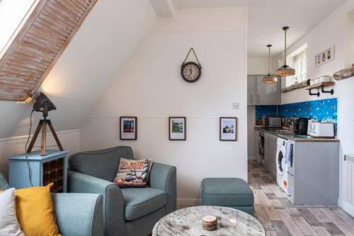 Kuchyň nebo kuchyňský kout v ubytování Time and Tide - Charming two bedroom seaside escape