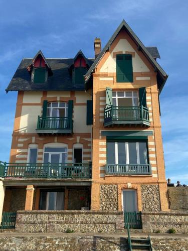 Appartement, accès direct plage, vue imprenable face à la mer