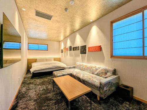 Posezení v ubytování ひがし茶屋街らしく金沢 Hotel Rashiku kanazawa