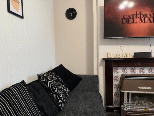 Gallery image of 303 Upminster Road North in Rainham