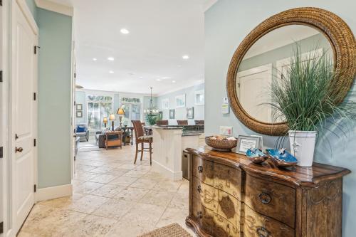 Fotografie z fotogalerie ubytování 27 Corine Lane- Near Ocean Home with Pool, Seasonal Beach Shuttle! FREE Activities Included v destinaci Hilton Head Island