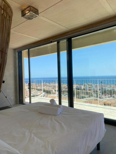 Spacious villa with great views!
