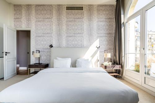 Luxury 4 Bedroom Eiffel Tower View