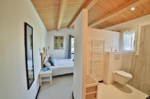 Ένα μπάνιο στο Villa Hollyhocks