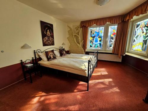 a bedroom with a bed and a stained glass window at Hotel Rüdesheimer Hof in Rüdesheim am Rhein