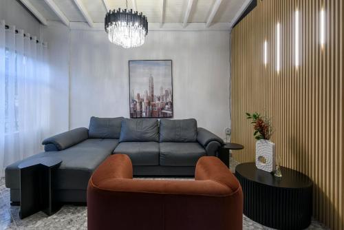 a living room with a couch and a chair at Hotel Hola Medellín in Medellín