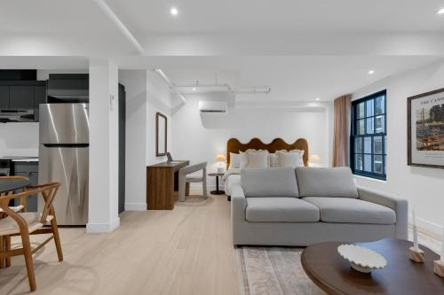 Кухня или мини-кухня в The Mercer Boutique Hotel
