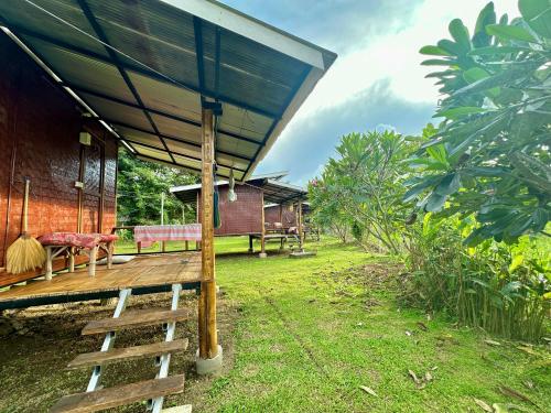 Un jardín fuera de Twin Hut