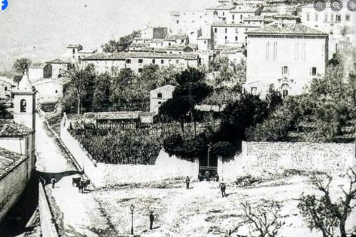 a black and white photo of a city with buildings at VillaGrancassa Hotel Relais in San Donato Val di Comino