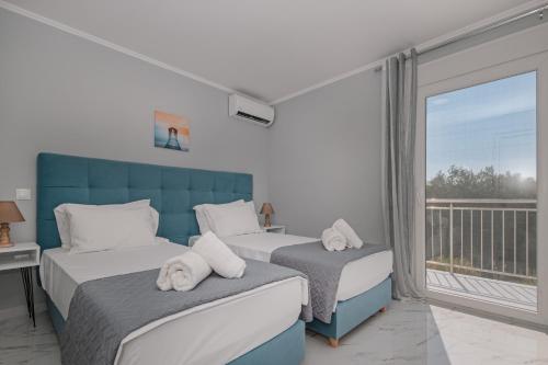 En eller flere senge i et værelse på The Iconic Sea View Cottage