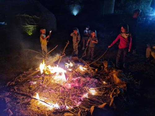 Majutusasutuse Agat Yurt Camp külastajad