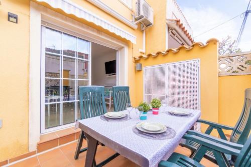 A balcony or terrace at Apart-rent Casa Puigmal 0152