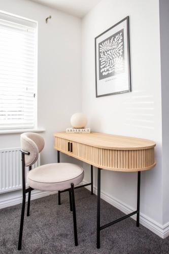 a desk and two chairs in a room at Arkless Grove Free Parking Wifi in Black Hill