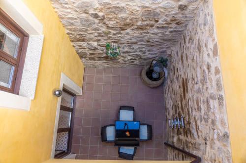 a bathroom with a shower with a tiled floor at Casa Rural El Mesón 9 in Fermoselle