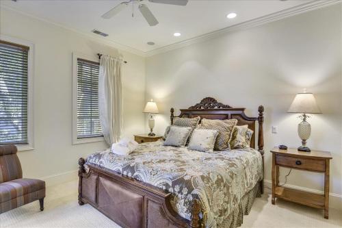 Postel nebo postele na pokoji v ubytování 32 Corine Lane- Close to the beach, Seasonal Beach Shuttle, FREE Activities Included