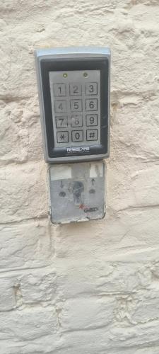 a digital clock on the side of a building at Cosy Place Brussels Expo 200 in Brussels