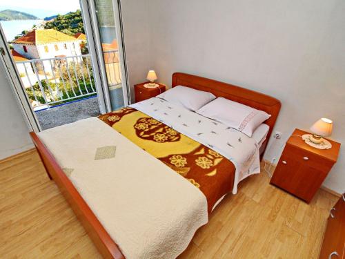 Ένα ή περισσότερα κρεβάτια σε δωμάτιο στο Apartments Nodilo - One Bedroom Apartment with Balcony and Sea View Apt 1