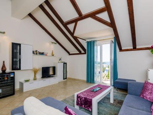 Apartment Alba- Duplex Two Bedroom Apartment with Shared Pool and Sea View