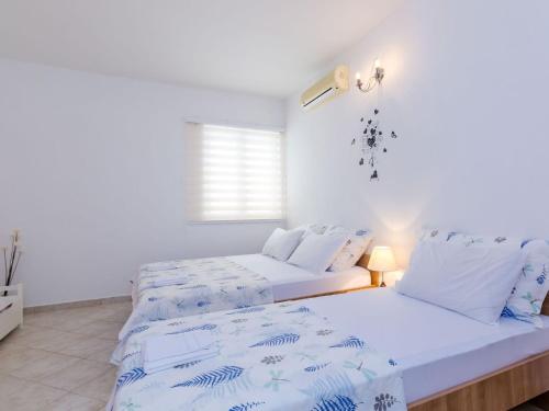 Apartment Alba- Duplex Two Bedroom Apartment with Shared Pool and Sea View