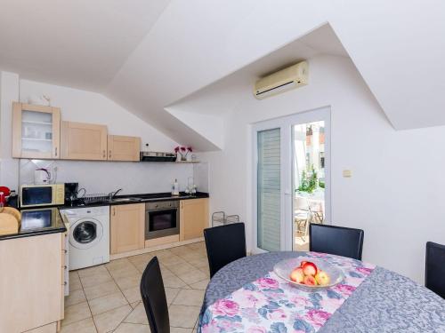 Apartment Alba- Duplex Two Bedroom Apartment with Shared Pool and Sea View