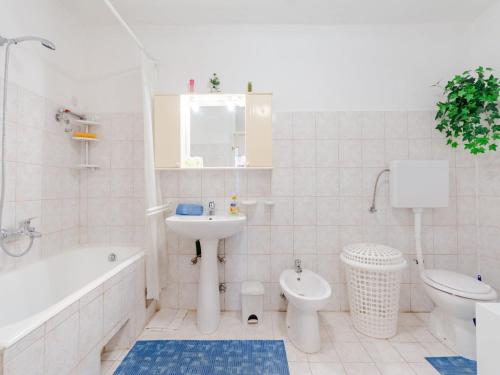 Apartment Sea Star - Three-Bedroom Apartment with Pool and Sea View