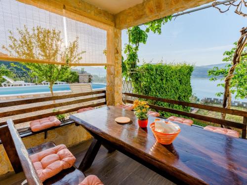 Apartment Sea Star - Three-Bedroom Apartment with Pool and Sea View