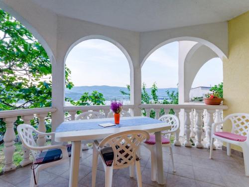 Apartment Sea Star - Three-Bedroom Apartment with Pool and Sea View