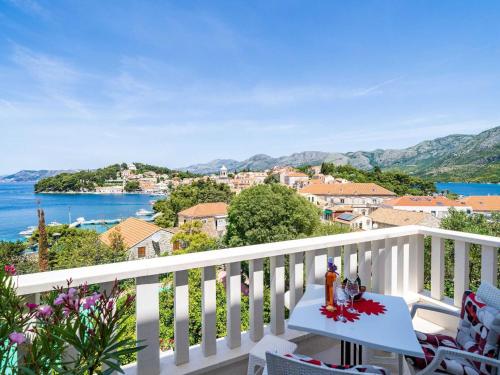 Apartments & Rooms Mara & Petrunjela - Studio Apartment with Balcony and Sea View