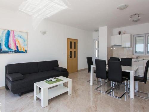 Apartments Villa Ari - Superior Three Bedroom Apartment with Balcony and Sea View First Floor