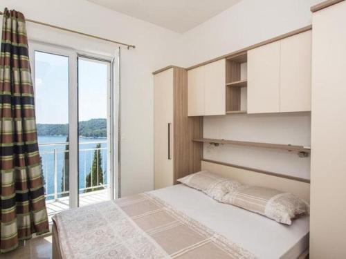 Apartments Villa Ari - Superior Three Bedroom Apartment with Balcony and Sea View First Floor