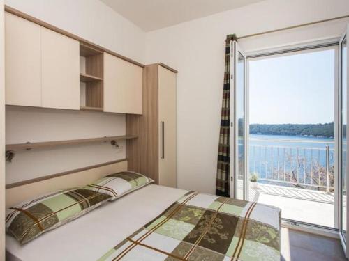 Apartments Villa Ari - Superior Three Bedroom Apartment with Balcony and Sea View First Floor