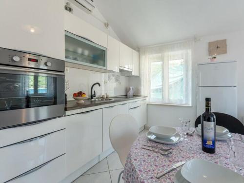 Fotografie z fotogalerie ubytování Apartments Sonja - Two Bedroom Apartment with Balcony and Garden View A3 2 ST v destinaci Pučišća