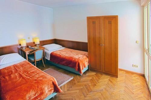 Apartments Sipa - Comfort Two Bedroom Apartment with Balcony and Sea View Apartman B