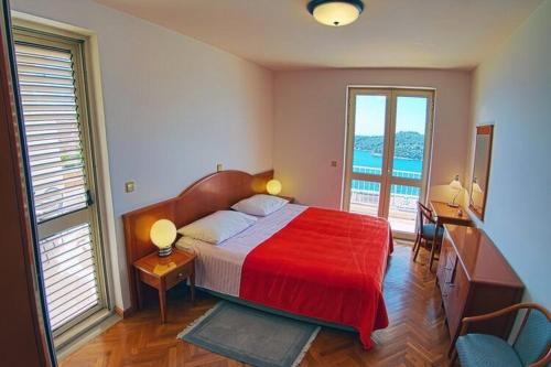 Apartments Sipa - Comfort Two Bedroom Apartment with Balcony and Sea View Apartman B