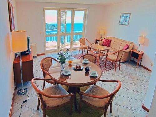 Apartments Sipa - Comfort Two Bedroom Apartment with Balcony and Sea View Apartman B