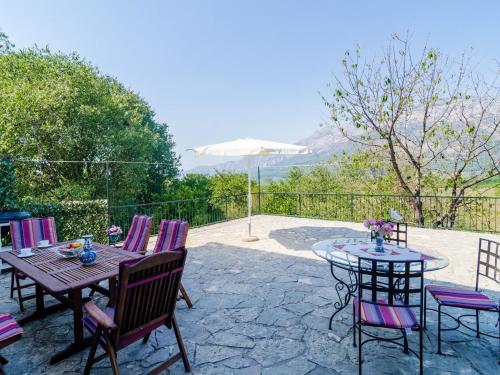 Stone House ''DiMaTo'' - Four Bedroom Holiday Home with Terrace