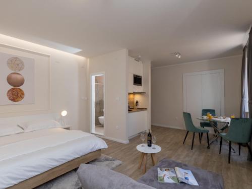 Apartments Urbis - Premium Studio Apartment with City View Lijevi
