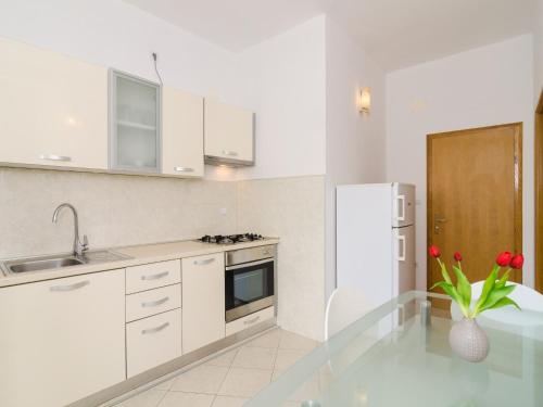 Apartments & Rooms Bari i - Studio Apartment with Balcony and City View Second Floor Apt 14