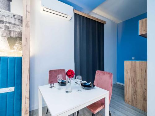 Apartments Tayra - Comfort studio apartment with balcony BR3