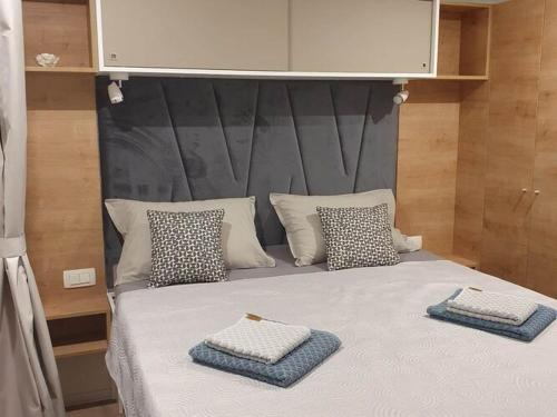 Mobile Homes Karlo & Dino - Two Bedroom Mobile Home with Terrace