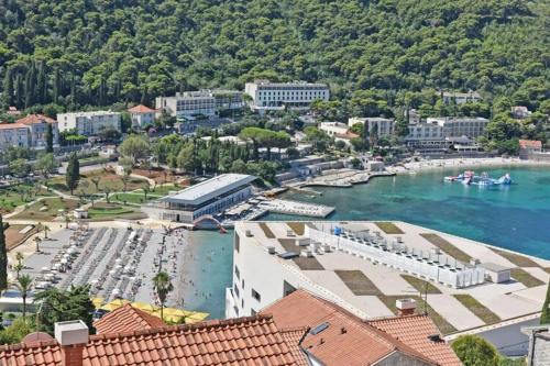 Green Hills Apartment - One Bedroom Apartment with Balcony and Sea View