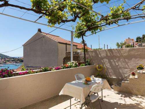 Apartment Meet & Greet- Studio Apartment with Terrace and Sea View