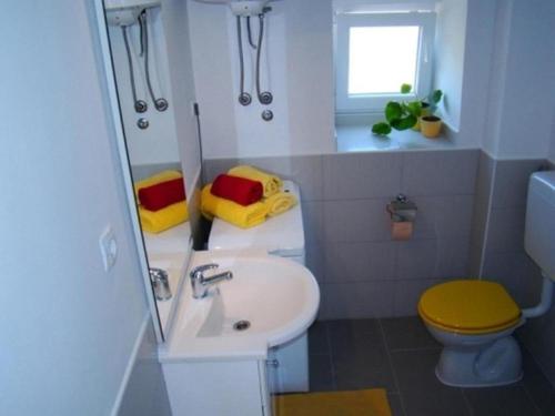 Koupelna v ubytování Apartment Luca - Two Bedroom Apartment with Terrace